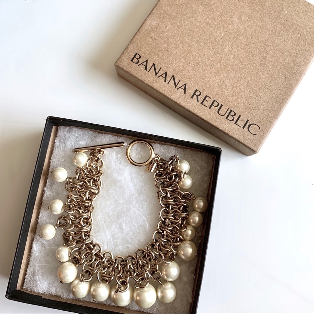 Banana Republic Gold and Pearls Bracelet